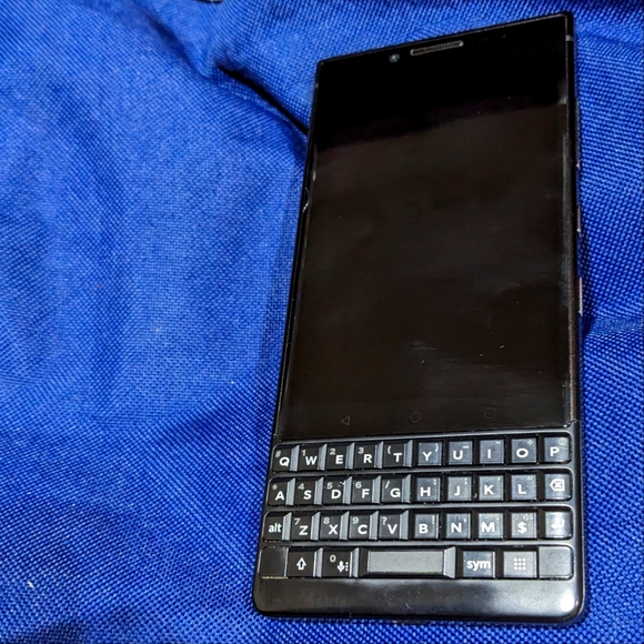 Blackberry Key 2 UNLOCKED 🔥 Model BBF100-2 | 64G |  Like New 👍 - Picture 2 of 7
